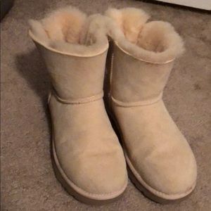 UGGS size 8 bailey bow